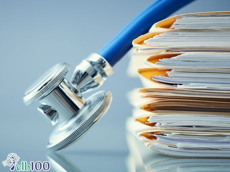 Nên chuẩn bị đầy đủ hồ sơ y tế, giấy tờ tuỳ thân và thuốc đang sử dụng khi đi khám tổng quát