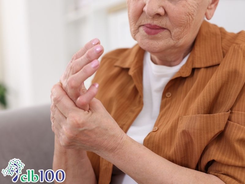 Bệnh thấp khớp ở người lớn tuổi