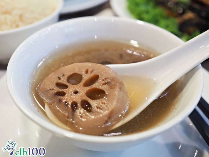 Canh củ sen và xích tiểu đậu giúp làm sạch và bổ phổi