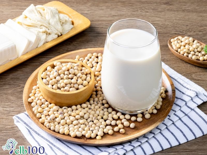 Uống sữa đậu nành, ăn tổ yến có gây dậy thì sớm không?