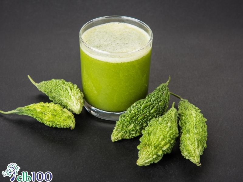 Không ăn sống và uống nước ép khổ qua nguyên chất