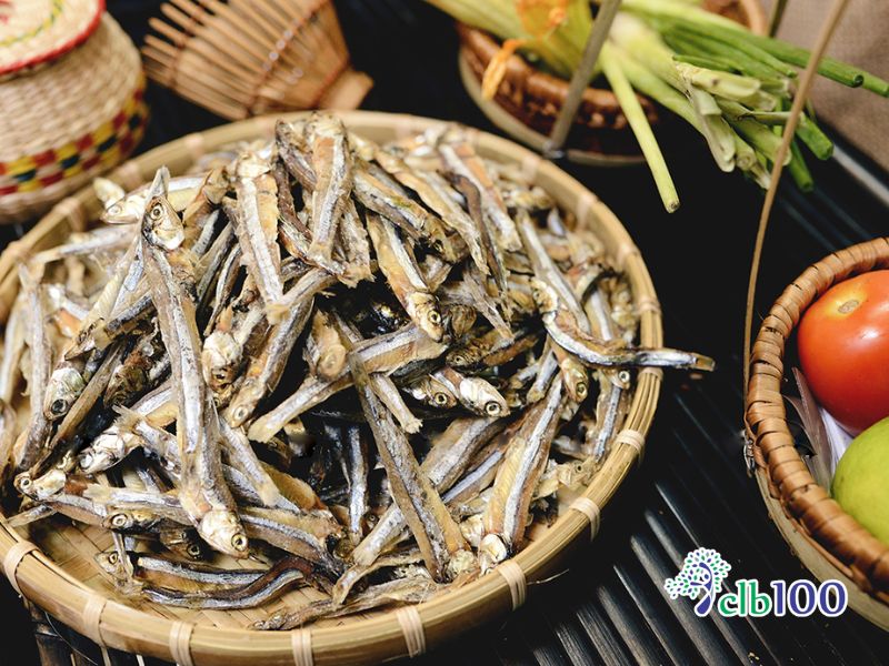 Trong 100g cá cơm khô có thể chứa tới 1.200mg canxi