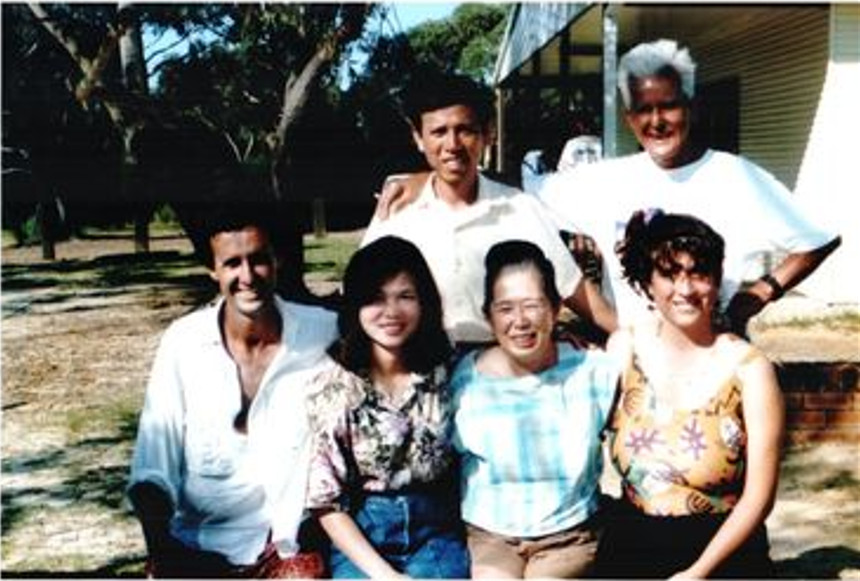 (hình bác Lương Trùng Hưng chụp trại hè năm 1992 với Herman Aihara)
