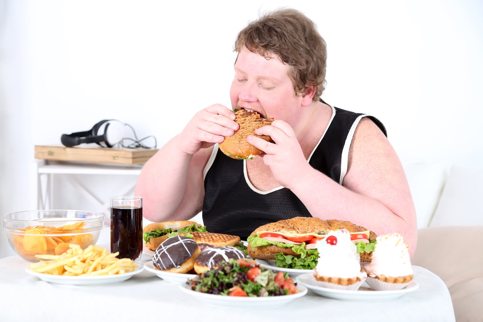 Việc ăn không kiểm soát gây thừa cân, béo phì